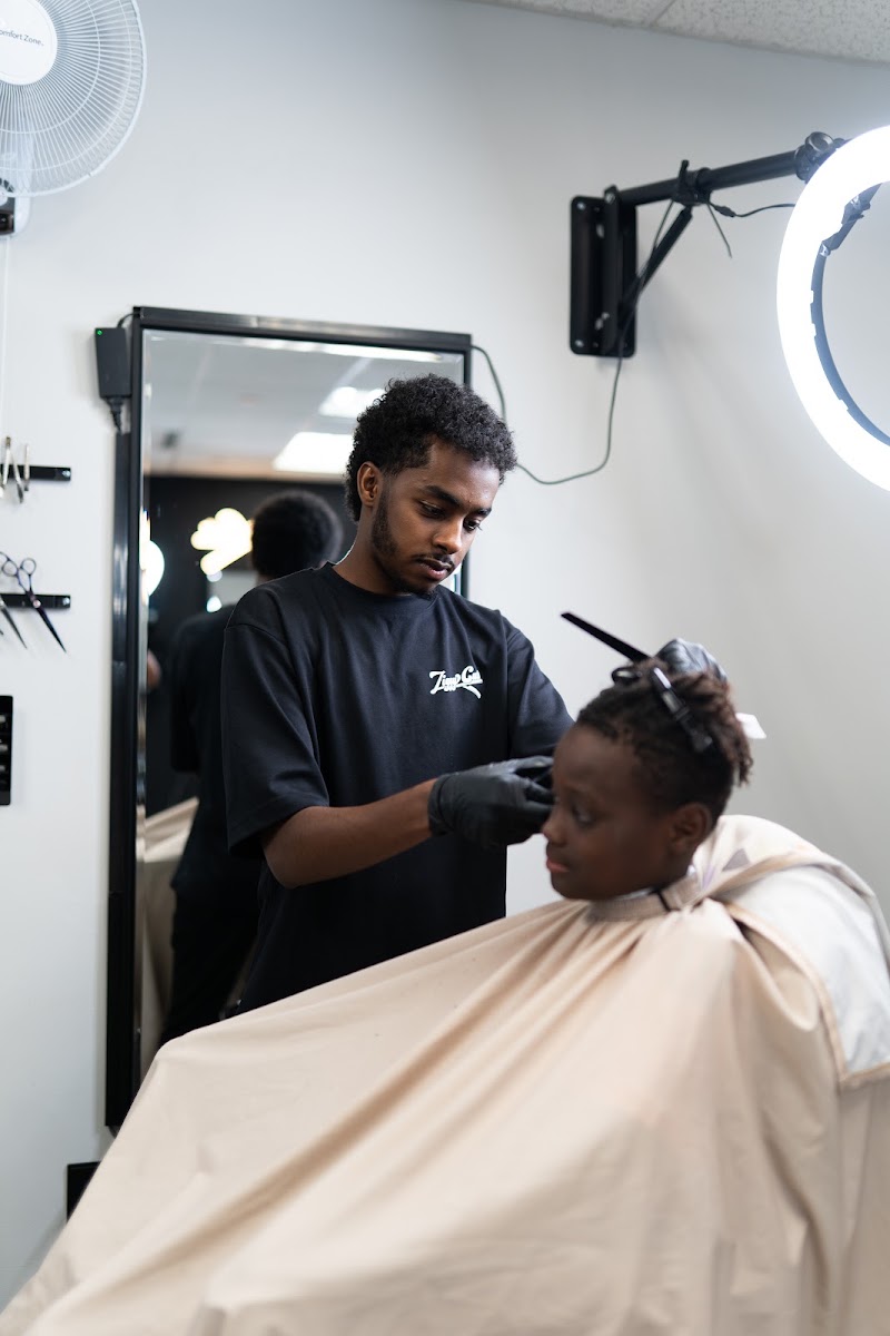 A patient kids haircut